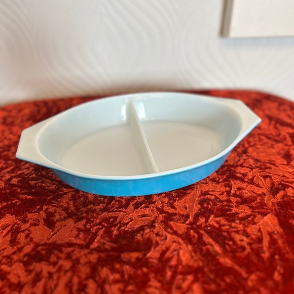 Pyrex Blue and White Divided Serving Dish - Picture 3 of 6